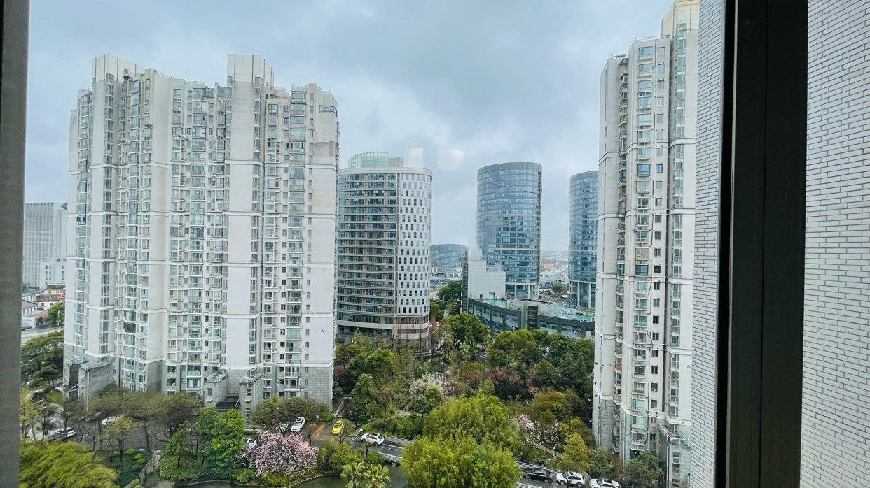 热装楼盘,绿洲湖畔花圃